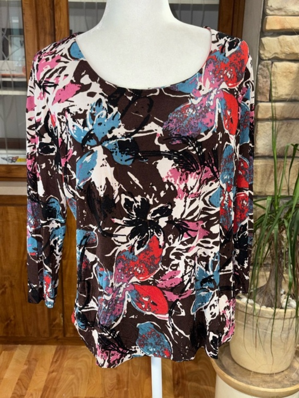 Chicos travelers size 2 size large brown multicolored floral abstract blouse EUC